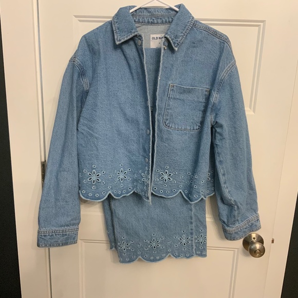 Old Navy Pants - Denim scallop suit